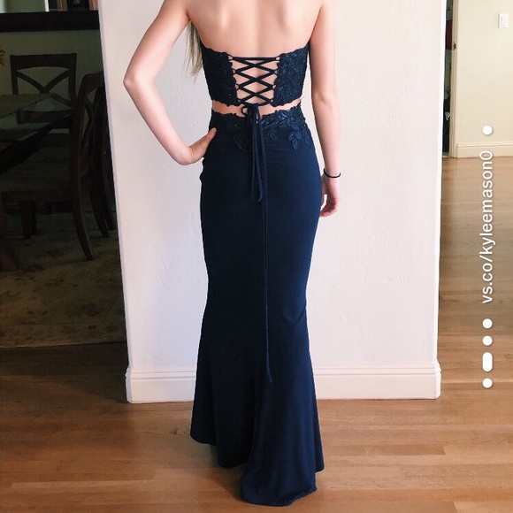 Faviana Prom Dress ••• size 00 - Picture 3 of 6